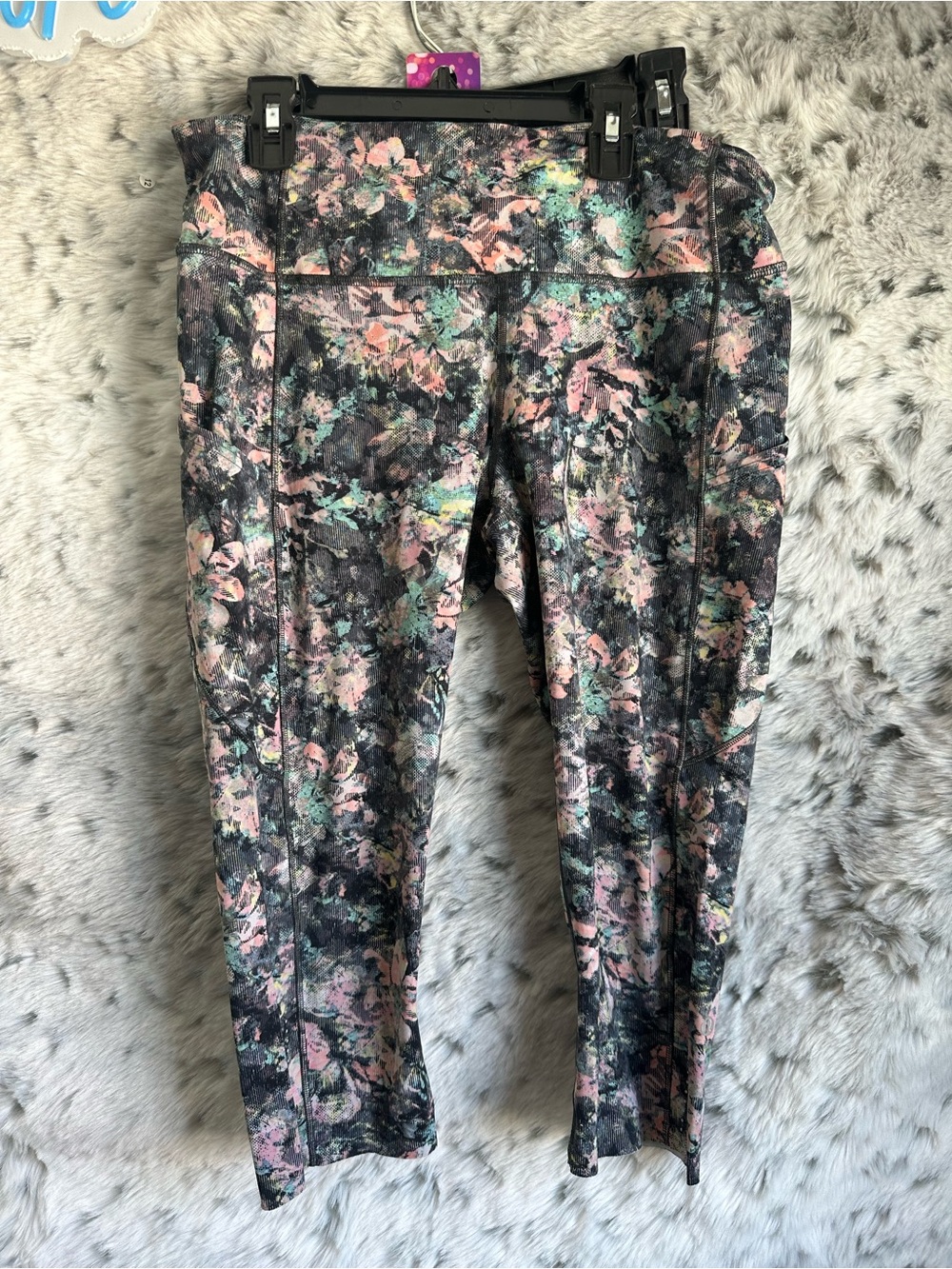 600. Lululemon Wunder Under Crop (High-Rise) Luzon